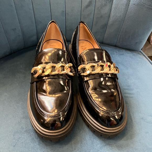 INC Brea Black Loafers with Gold Chain - Picture 2 of 6